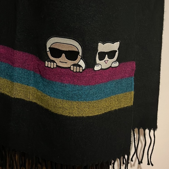 Karl Lagerfeld wrap style scarf NWOT’s - Picture 2 of 7